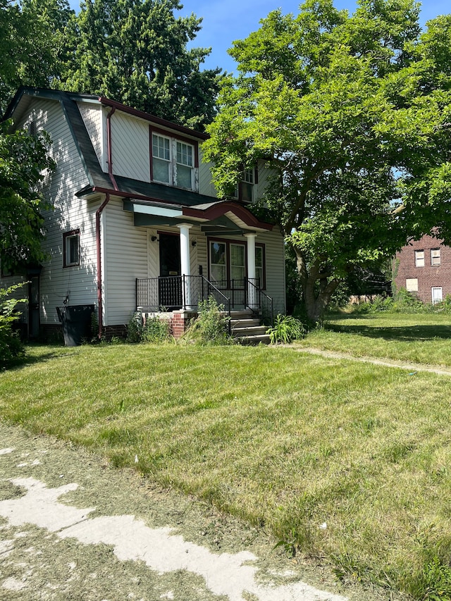 view of front of house featuring a front yard