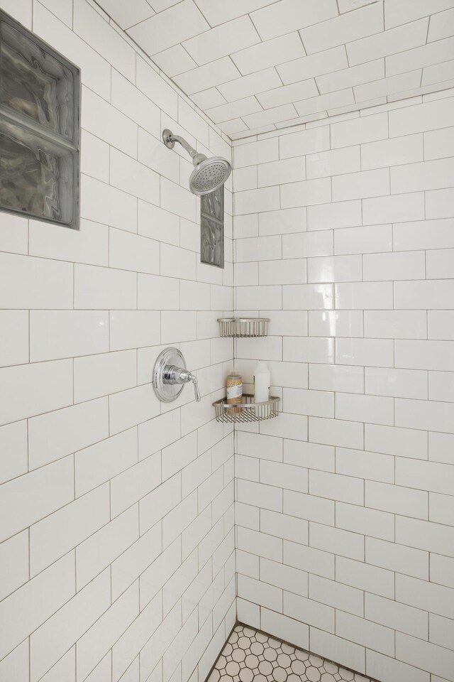 21945 Howell Dr, Cassopolis, MI 49031 - full bathroom featuring tiled shower
