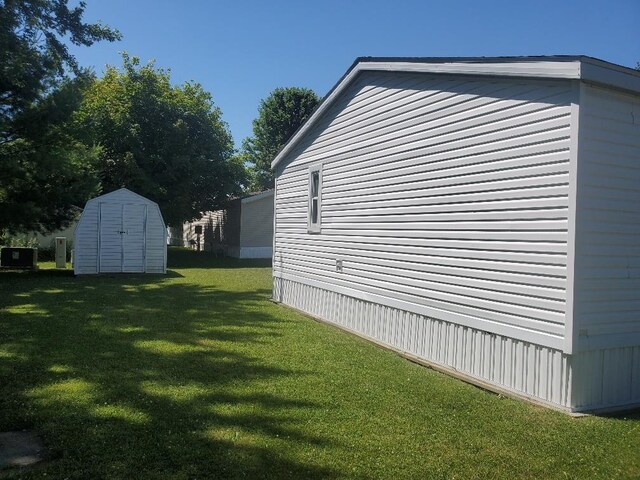 5232 E Broadway, Mount Pleasant, MI 48858 - view of side of property featuring a yard and central air condition unit