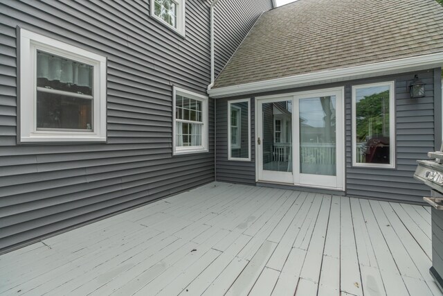 609 3rd St, Muskegon, MI 49445 - view of wooden deck