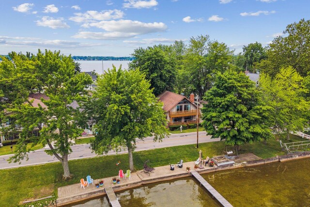 bird's eye view with a water view