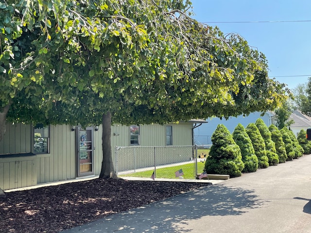 46070 Edgewater Dr, Chesterfield, MI 48047 - view of property hidden behind natural elements