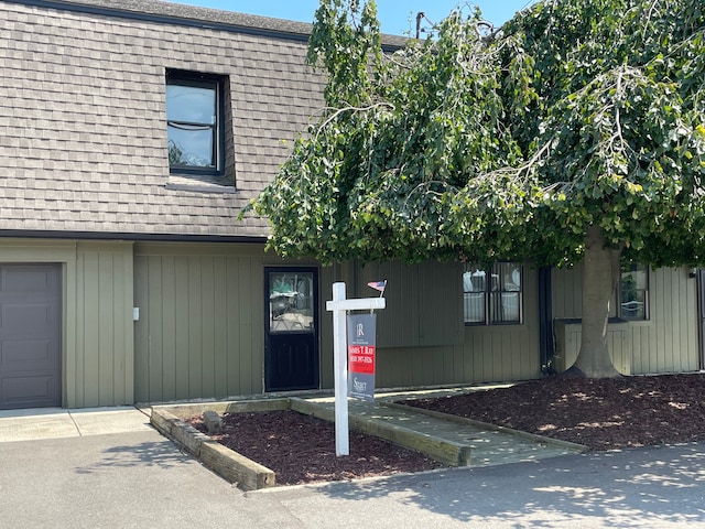 view of front of home featuring a garage