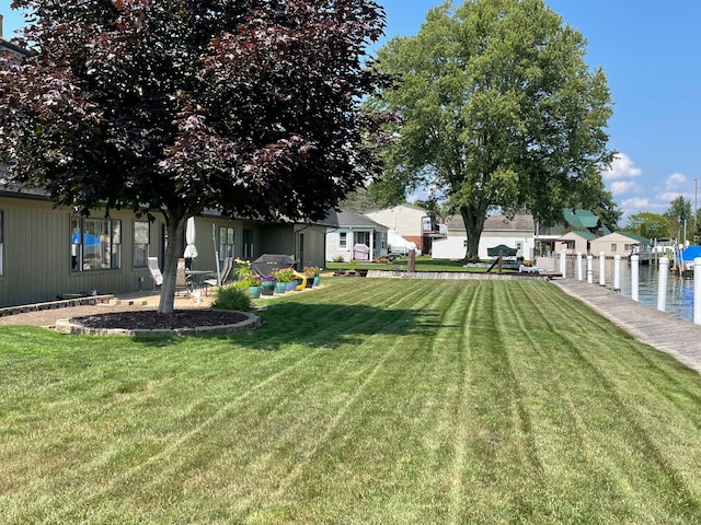 view of yard featuring a water view