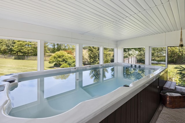 sunroom / solarium featuring a jacuzzi