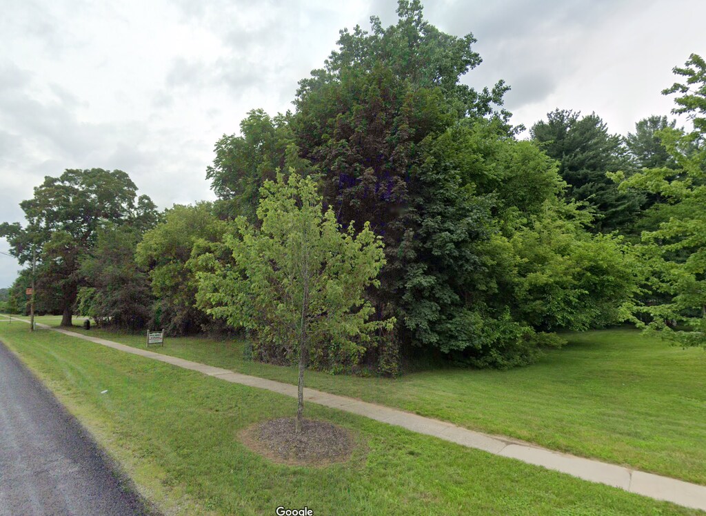 600 N 4th St, Chesaning, MI 48616