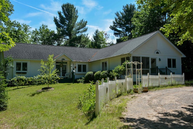 single story home with a front yard