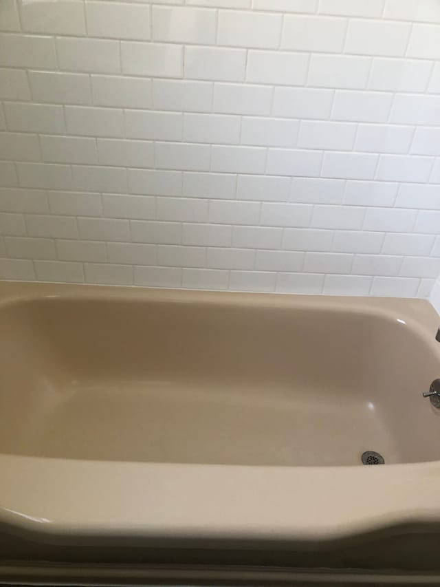 5510 Berkley Dr, Waterford, MI 48327 - view of full bath