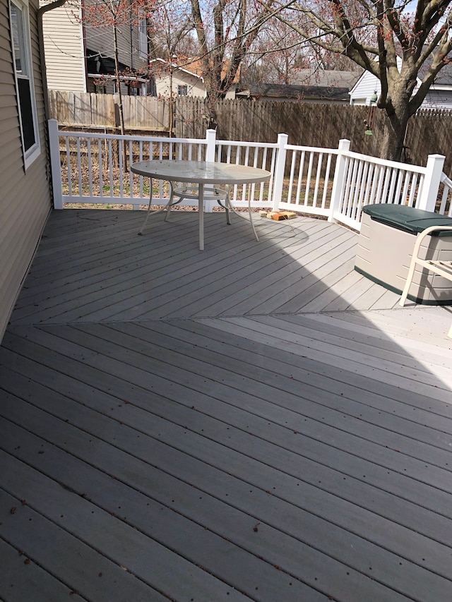5510 Berkley Dr, Waterford, MI 48327 - deck with a fenced backyard