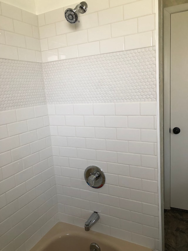 5510 Berkley Dr, Waterford, MI 48327 - bathroom featuring shower / bathtub combination
