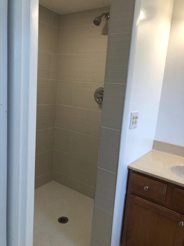 5510 Berkley Dr, Waterford, MI 48327 - full bath with a tile shower and vanity
