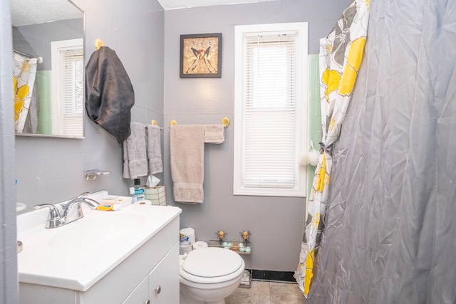 bathroom featuring a shower with curtain, vanity, and toilet