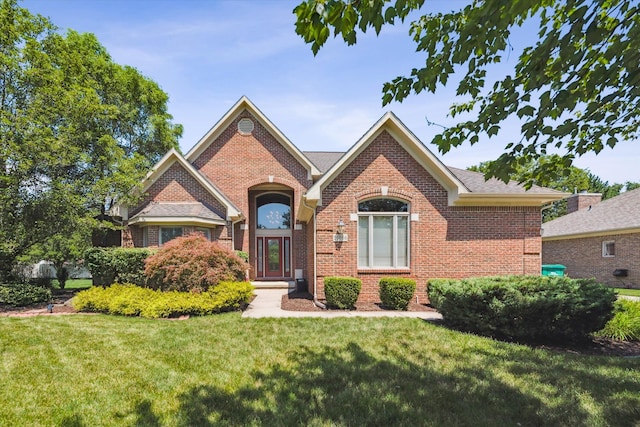 view of front of house with a front yard