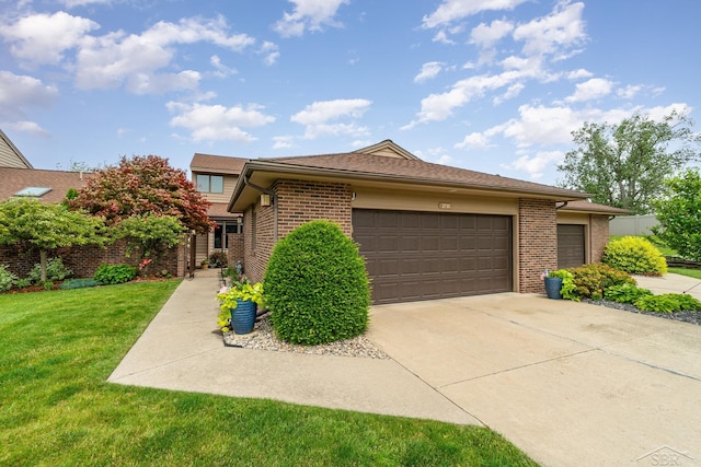 view of front of property featuring a front yard and a garage