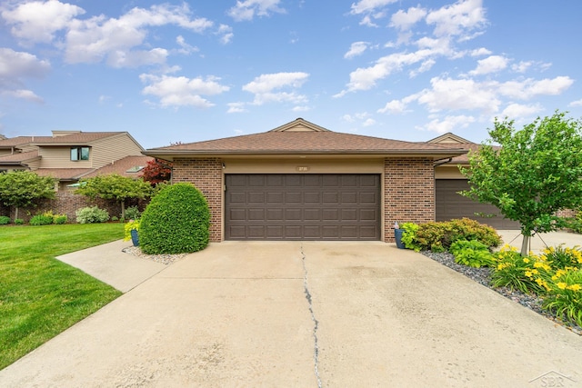 view of front facade with a garage and a front yard