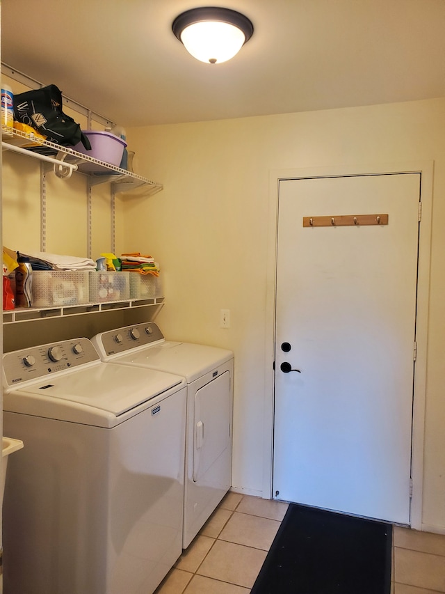 laundry room featuring light tile patterned floors and washing machine and clothes dryer