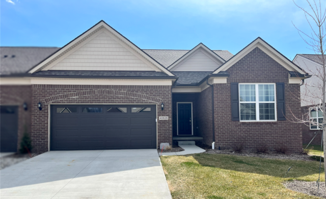 view of front facade featuring a garage and a front lawn