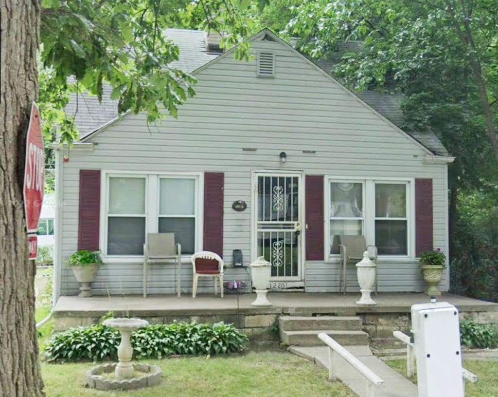 view of front of property with a front yard and a porch