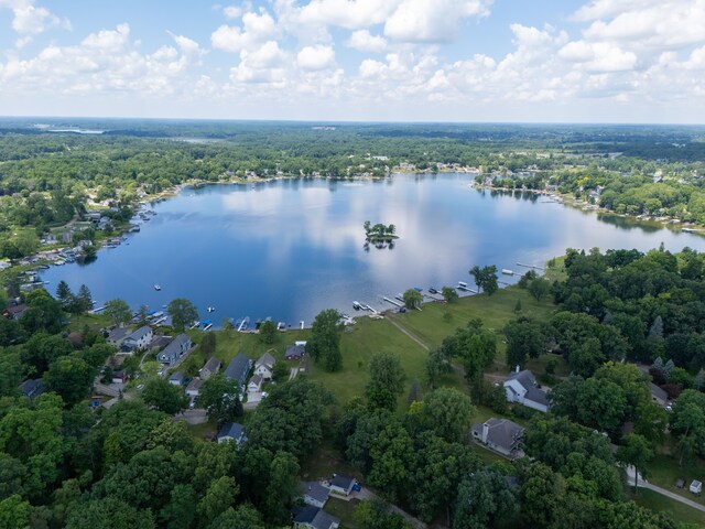 10516 Merrill Dr, Fenton, MI 48430