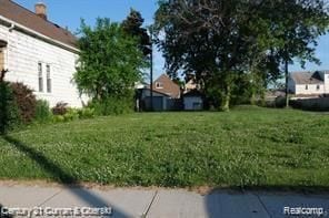 2444 Grant St, Hamtramck, MI 48212