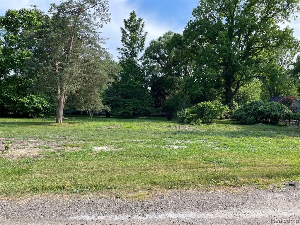 8269 Bellevue Rd, Grosse Ile, MI 48138