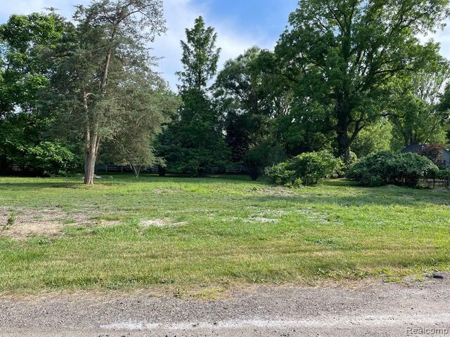 8269 Bellevue Rd, Grosse Ile, MI 48138