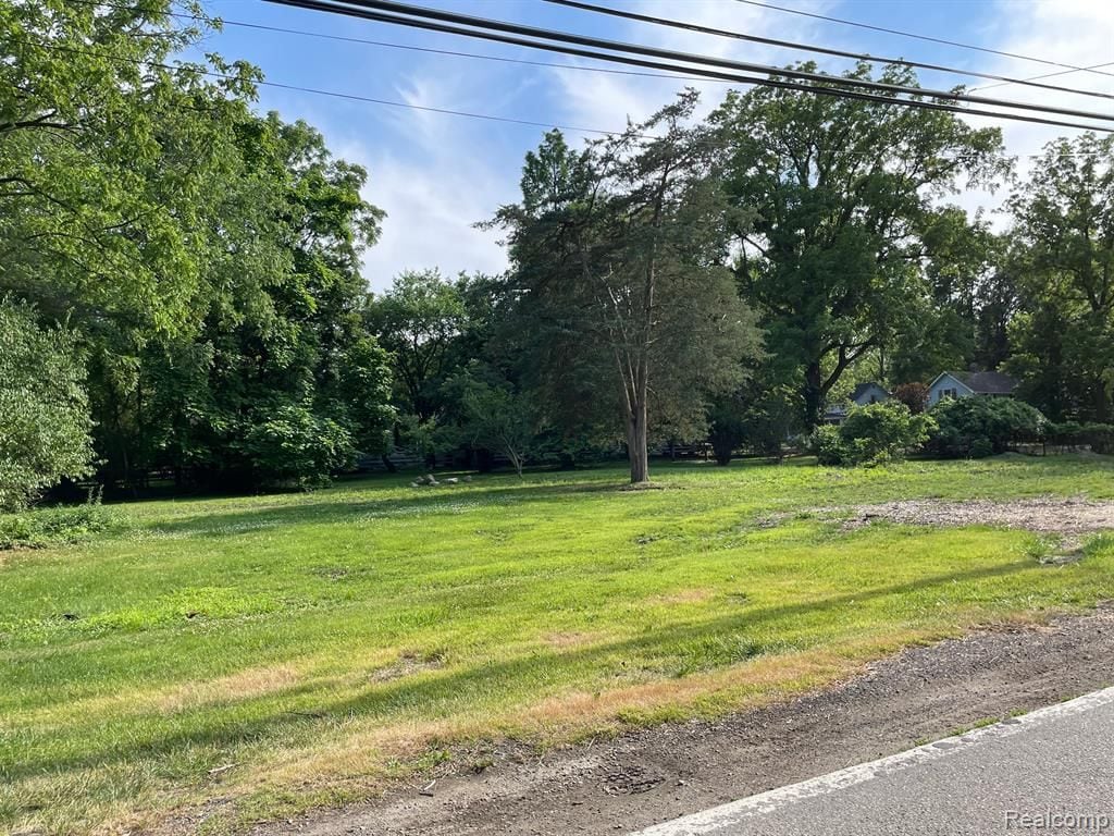 8269 Bellevue Rd, Grosse Ile, MI 48138