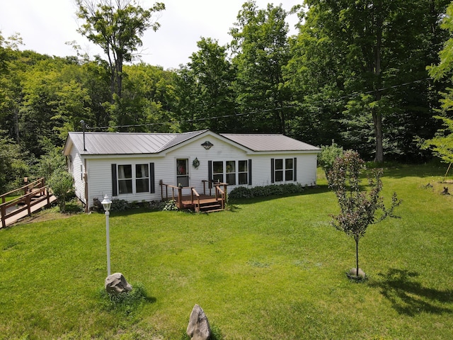 view of front of property featuring a front yard and a deck