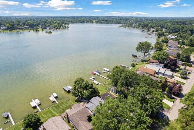 5149 Latimer St, West Bloomfield, MI 48324 - aerial view of residential area featuring a large body of water
