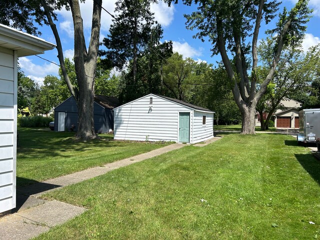 5149 Latimer St, West Bloomfield, MI 48324 - view of grassy yard