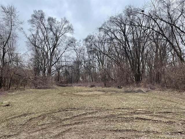 5720 Hearst Rd, Shelby Twp, MI 48317