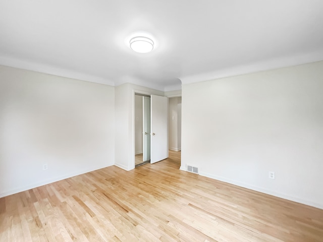 unfurnished room featuring light hardwood / wood-style floors