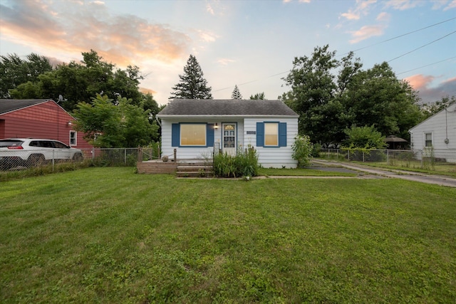 view of front of house featuring a lawn