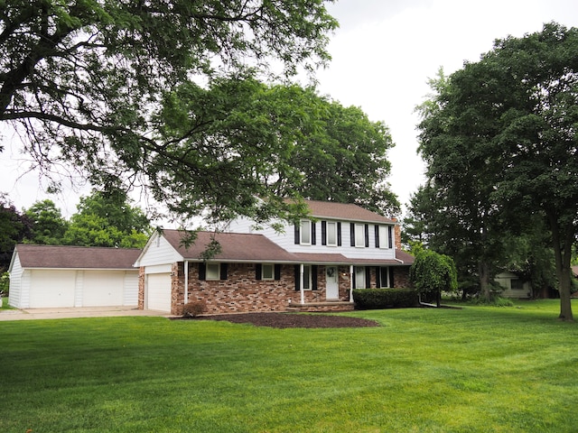 view of front of house featuring an outdoor structure and a front yard