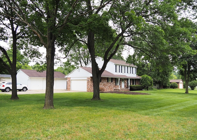 view of front of house with a front lawn