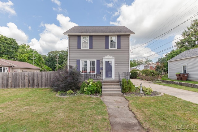 view of front of house featuring a front lawn