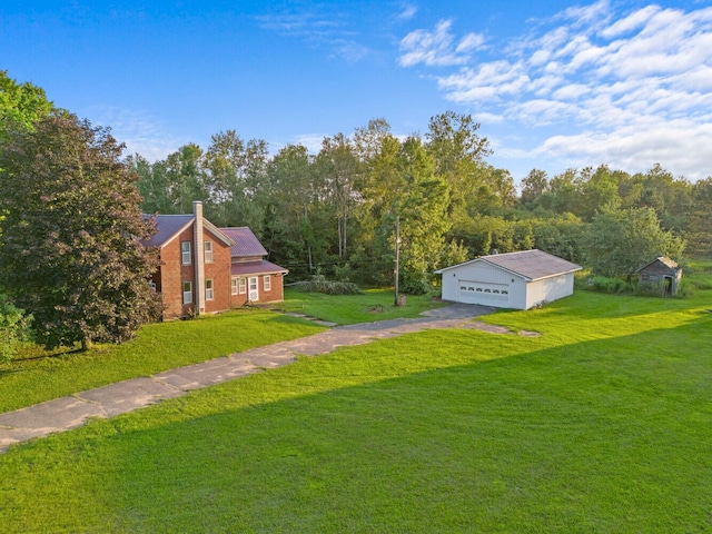 view of yard with an outbuilding and a garage