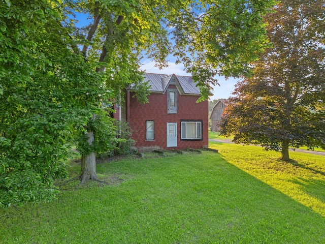 view of side of property featuring a yard