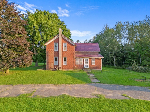 view of front of home with a front lawn