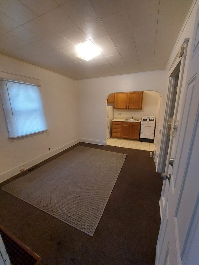 empty room featuring carpet flooring