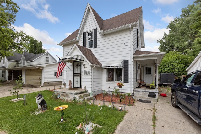 view of front of house with a front lawn