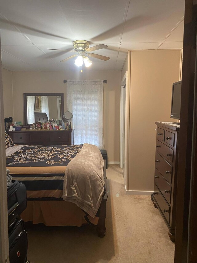 bedroom with ceiling fan and light colored carpet