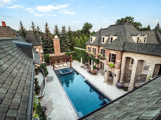 view of pool featuring an in ground hot tub