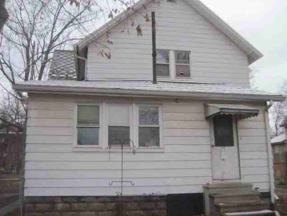 28 Convis St, Battle Creek, MI 49017 - back of house featuring entry steps