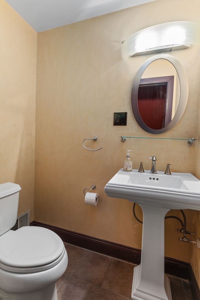 18230 Rainbow Dr, Lathrup Village, MI 48076 - bathroom with toilet, a sink, and tile patterned flooring