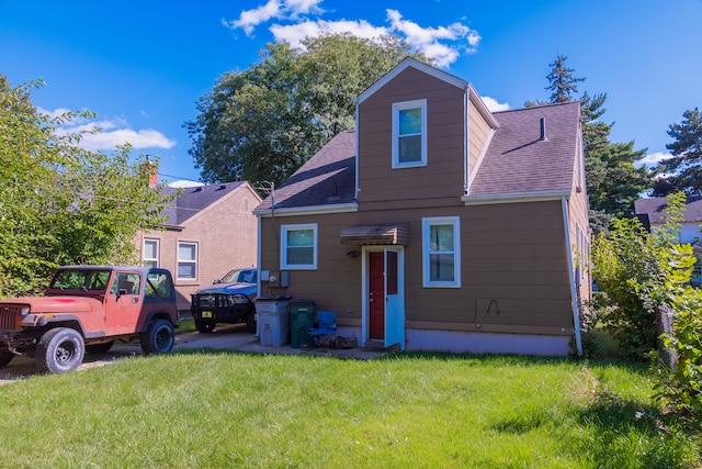 view of front of house featuring a front lawn