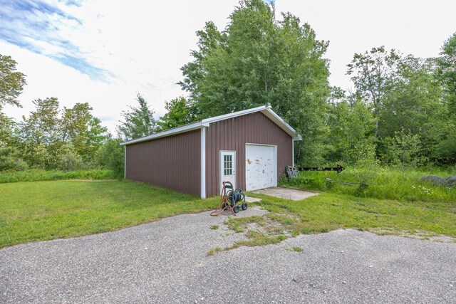 18564 200th, Tustin, MI 49688 - view of outbuilding with driveway