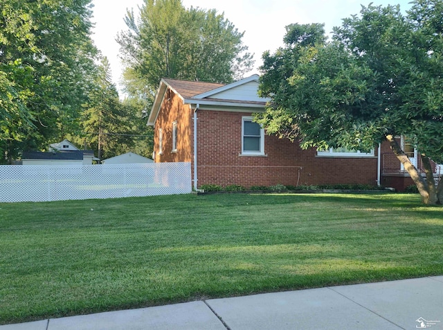 exterior space featuring a lawn