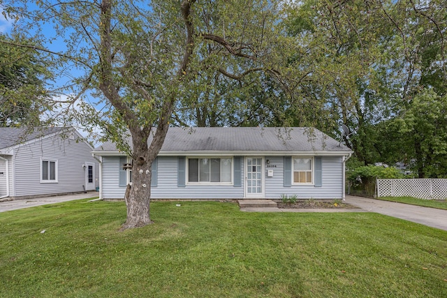 single story home featuring a front yard