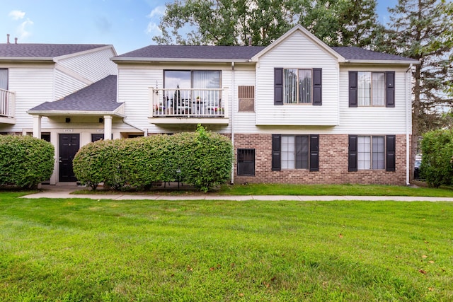 view of front of house with a front lawn